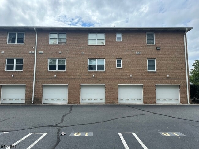 Building Photo - 105 Newark Pompton Turnpike