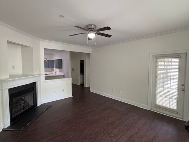 Foto del edificio - Renovated Cornelius Condo | Two Covered Balconies | Walk to Downtown & Antiquity | Lake Norman Area