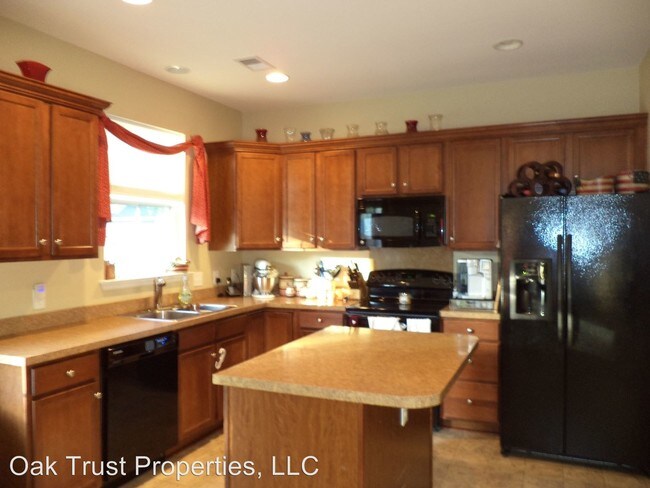 Building Photo - 4 br, 2.5 bath House - 2922 Shadow Lane