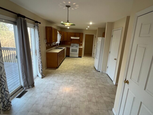 Eat-in Kitchen - 5795 Reserve Ct