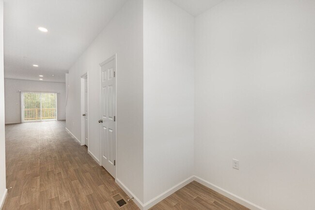 Foto del edificio - 7880 Briarwood Dr