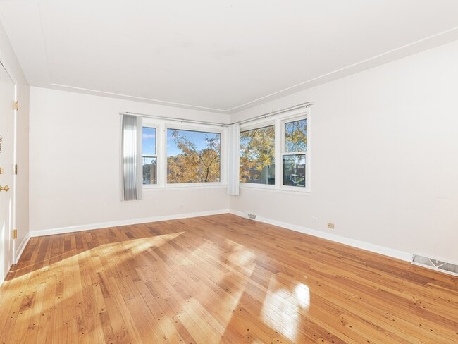 Building Photo - 10548 Mason Ave