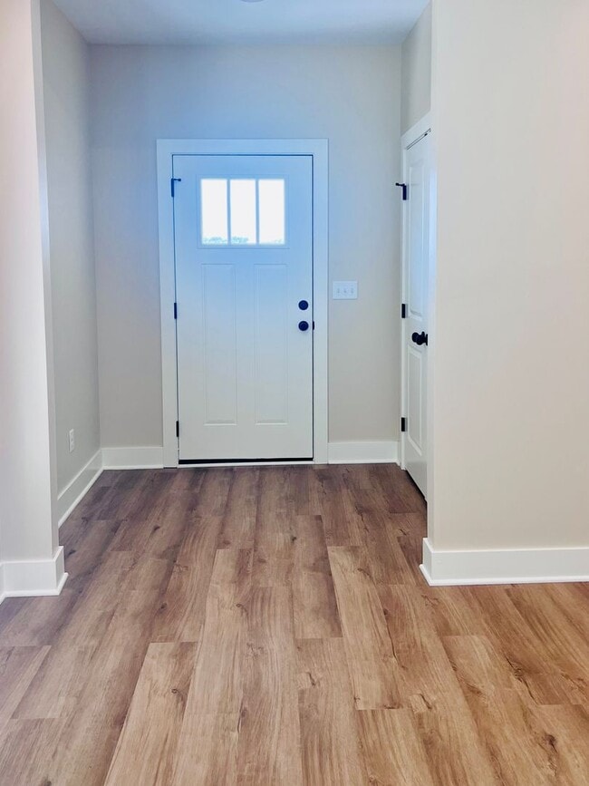 Foto del edificio - Brand New Family-Friendly 3 Bedroom Duplex with Fenced Yard