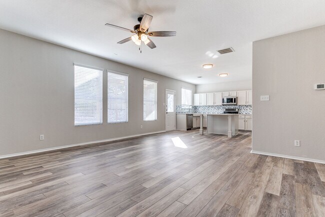 Foto del edificio - Beautiful - Renovated - Open Floor Plan - ...