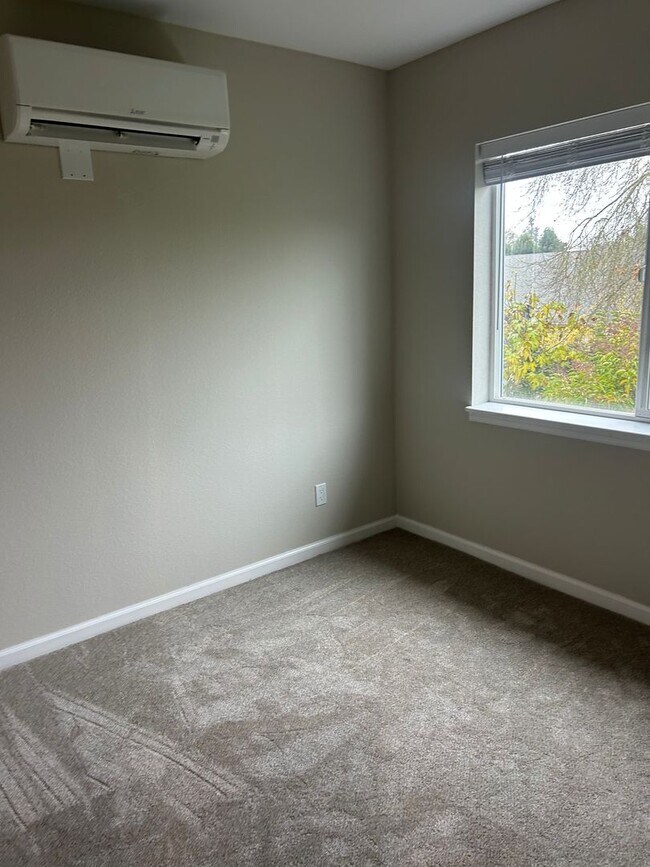 Foto del edificio - New 2 Bedroom, 1.5 Bathrooms in Santa Rosa Available Now!