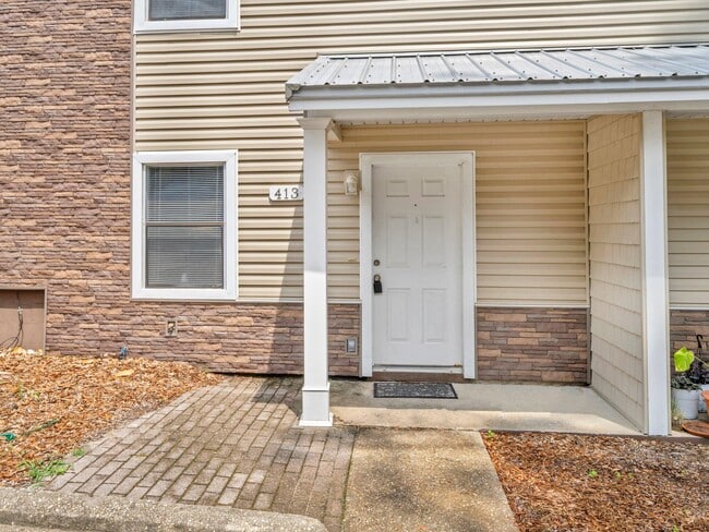 Building Photo - 413 Hickory Ave