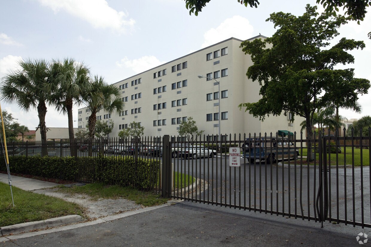 Building Photo - Samari Towers