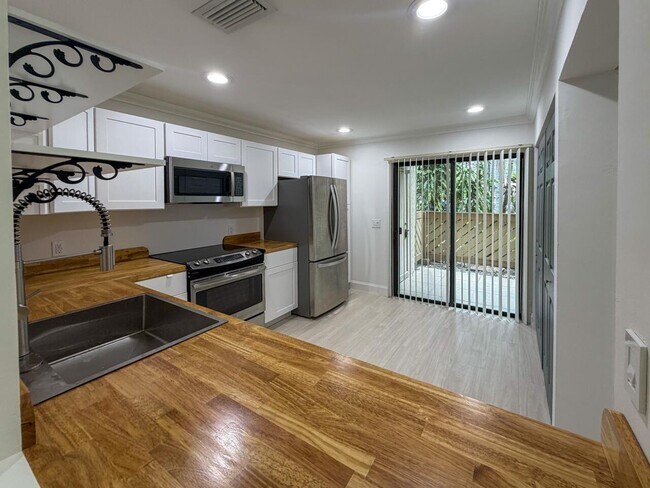Foto del edificio - 13165 Chadwick Ct