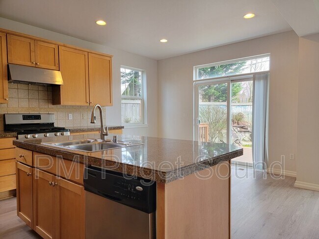 Building Photo - 576 Mount Baker Pl NE