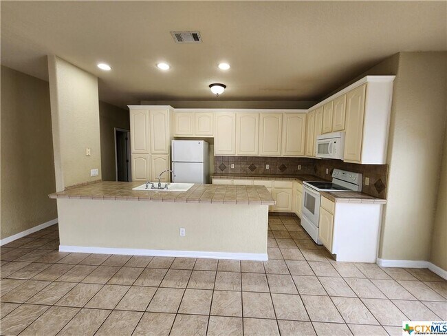 Building Photo - 3029 Green Mountain Dr