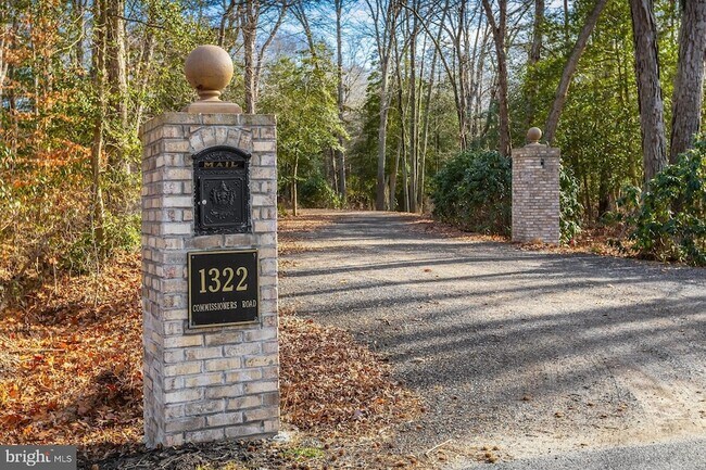 Foto del edificio - 1322 Commissioners Rd