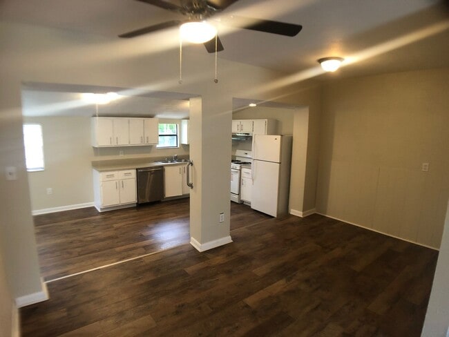 Building Photo - 3 bedroom one bath handy cap equipped