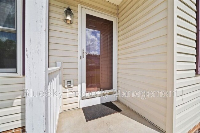 Building Photo - 602 Bull Run