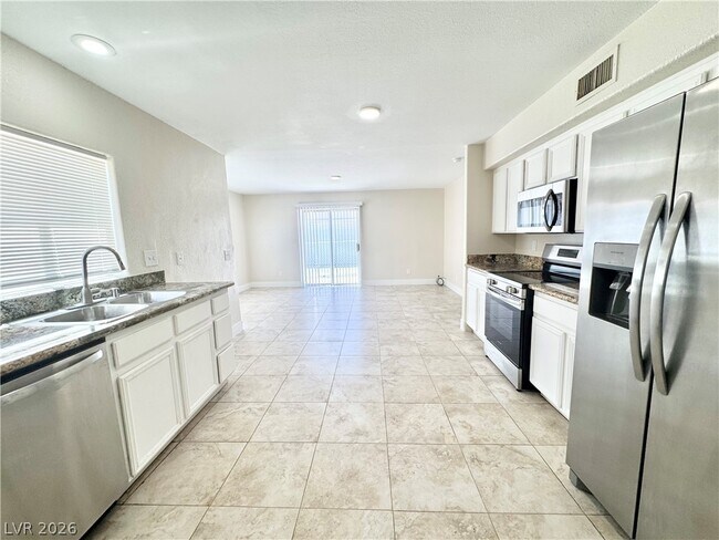 Building Photo - 640 E San Lorenzo St