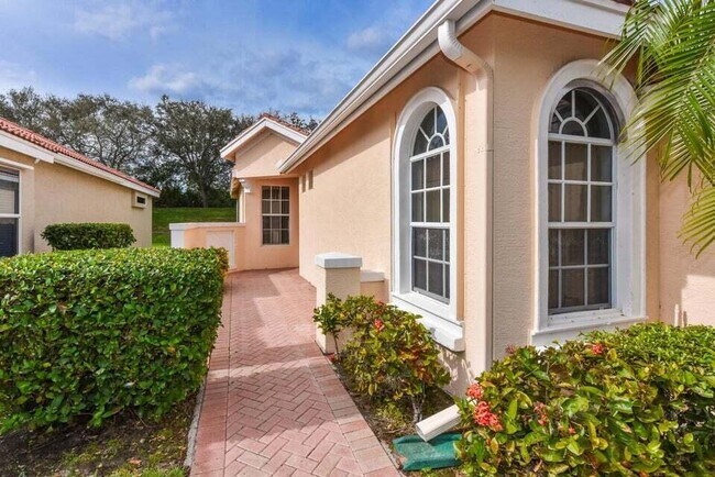 Foto del edificio - 650 SW Treasure Cove
