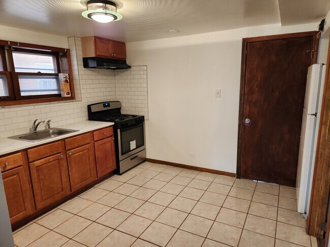 Foto del edificio - 2724 N Mulligan Ave
