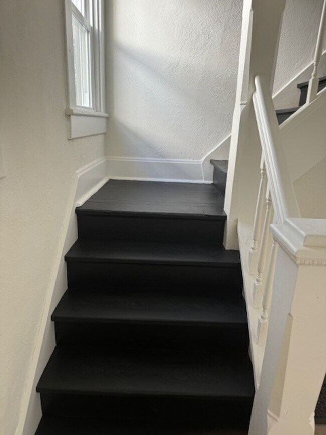 Foto del edificio - Spacious Newly Remodeled 3 Bedroom - 1/2 O...