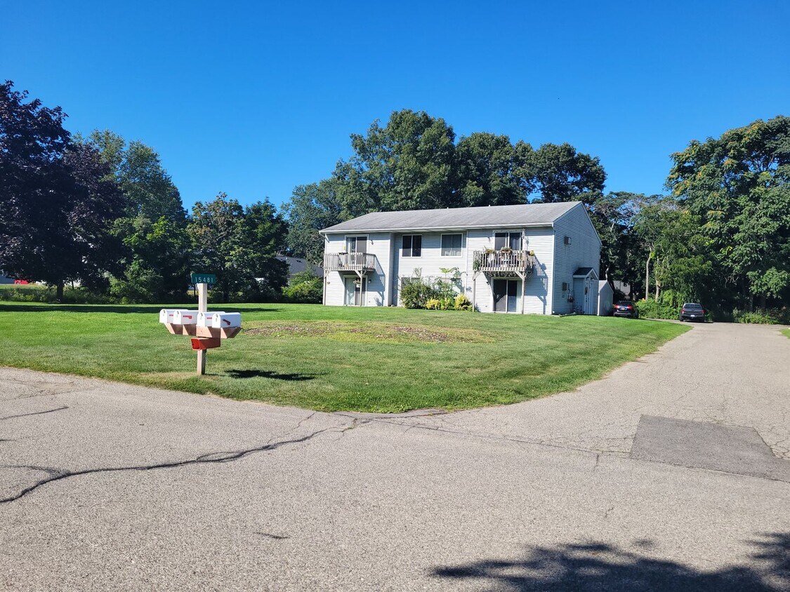 Foto principal - 15481/15501 Clovernook Drive