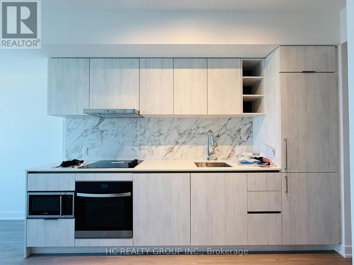 Photo principale - 8-4708 Wellesley St W