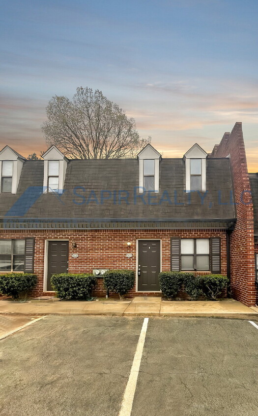 Primary Photo - 5016 Top Cat Ct