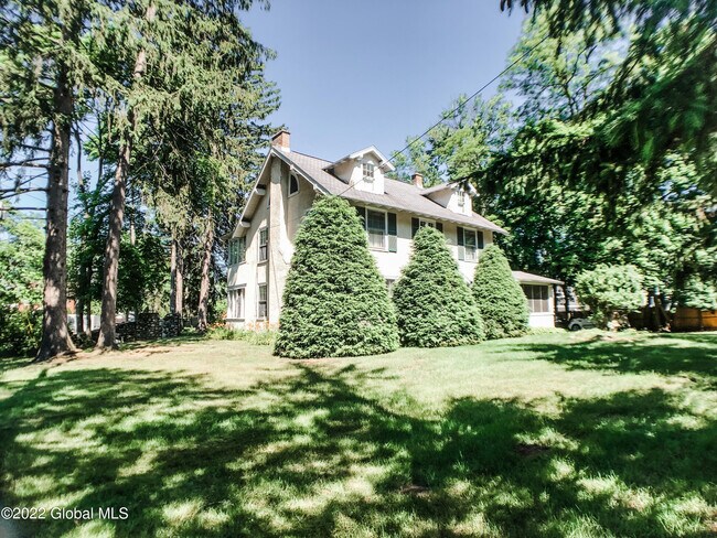 Building Photo - 989 Balltown Rd