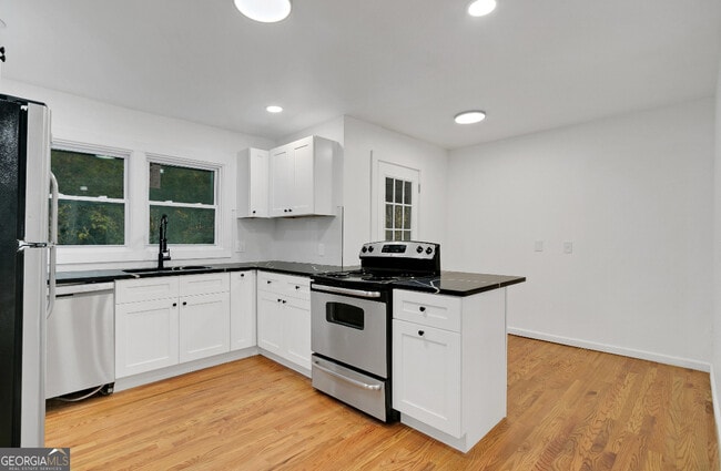 Building Photo - 1382 Childress Dr SW