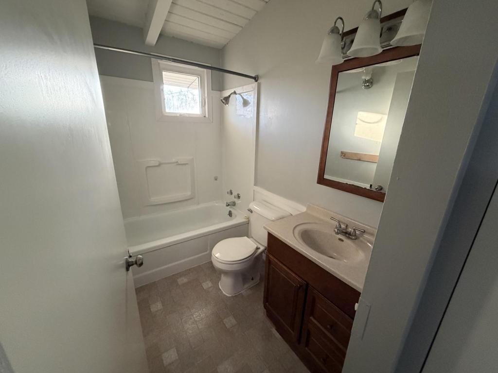 Building Photo - 1521 S Poplar St