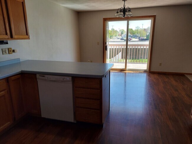 Building Photo - 501-503 Stonegate Drive