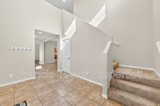 Building Photo - 504 Eureka Dr