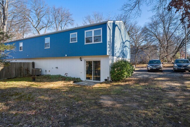 Foto del edificio - Elegant & Modern Home with Beautiful Interior