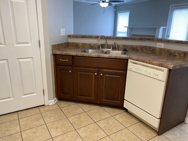 Building Photo - 121 Castleton Cv