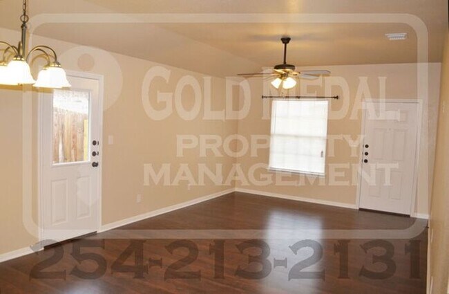 Foto del edificio - 1104 Grace Point Dr