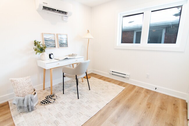 Photo du bâtiment - Unit 1A | Main Level | 2 Bedroom, 1 Bathroom