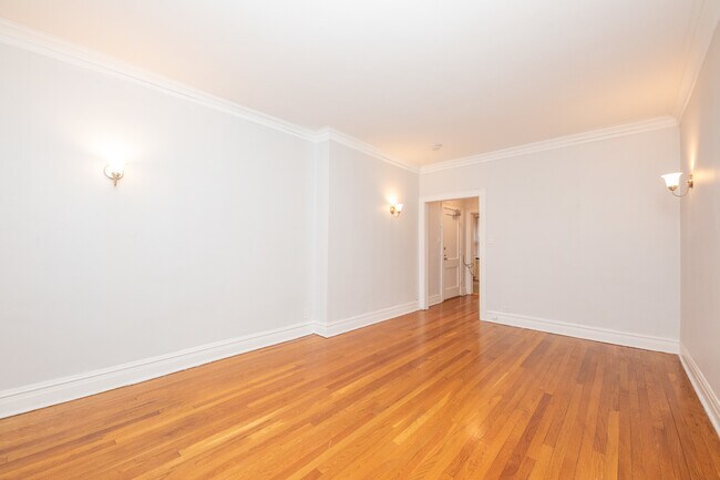 Building Photo - 615 Hinman Ave