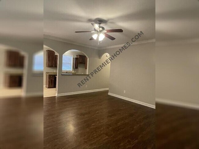 Foto del edificio - 7501 Royal Oaks Dr