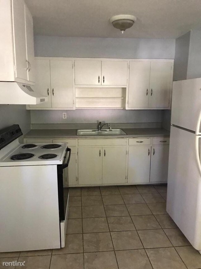Building Photo - 773 Woodruff Pl E Dr