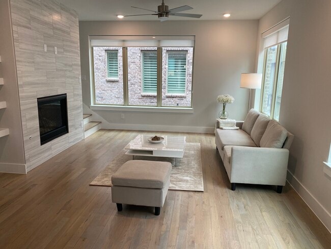 Living Room - 1802 Deacon Hl Ct