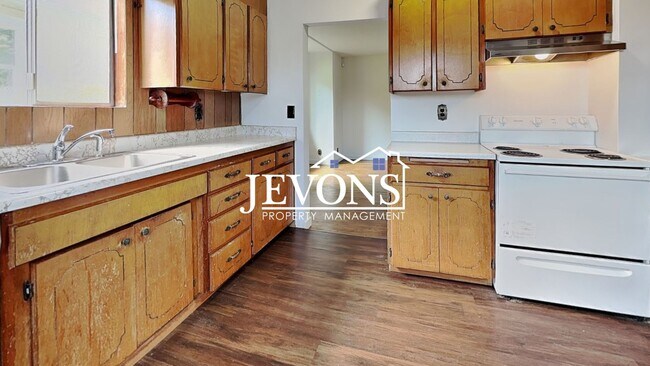 Building Photo - Charming 5-bedroom home near shopping, parks, and University of Puget Sound - Minutes from Cheney...