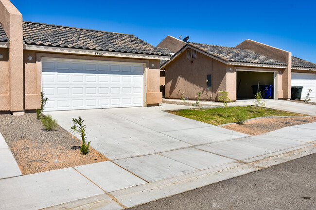 Building Photo - 3886 S Brianna Dr