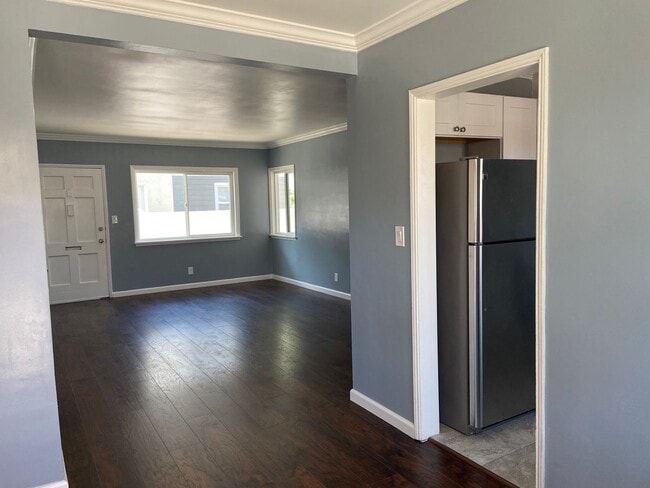 Building Photo - Remodeled 2 Bedroom in Kensington! Washer/...