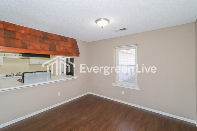 Building Photo - 3434 Hallshire Dr