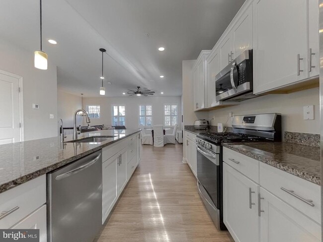 Building Photo - 23856 Myrtle Glen Way