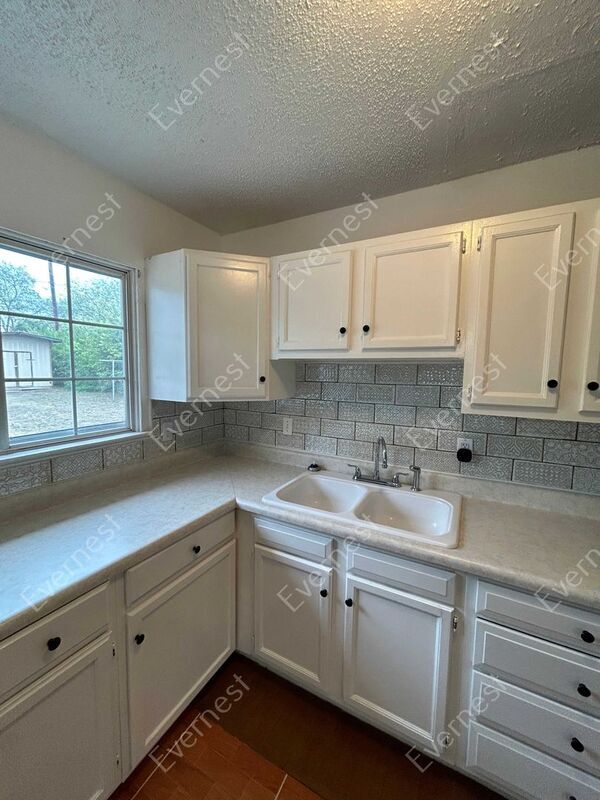 Foto del edificio - 5707 Timberrock Dr