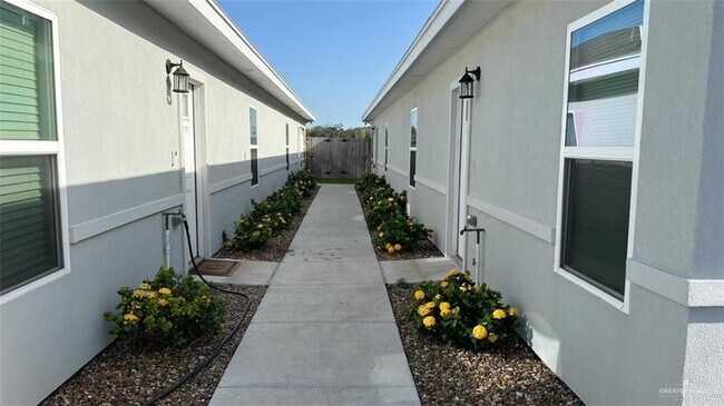 Foto del edificio - 2108 Redbud Ln