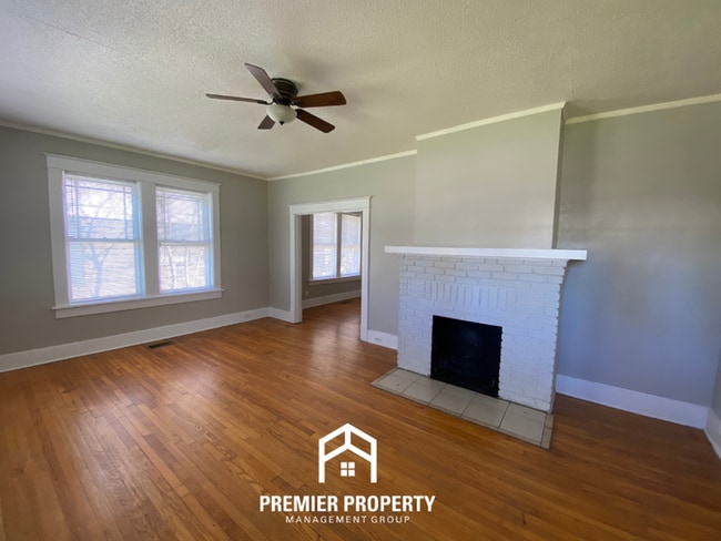Foto del edificio - Vibrant 3BR Home near Midtown Memphis | Fireplace, Hardwood Floors & Fenced Yard