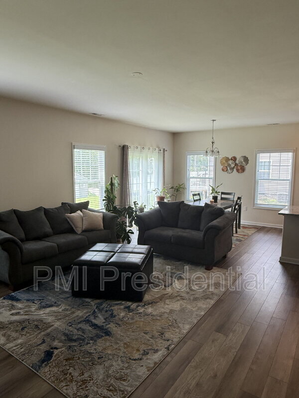 Foto del edificio - 7044 Hepworth Dr