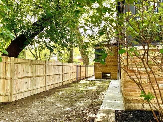 Foto del edificio - 2955 W Catalpa Ave