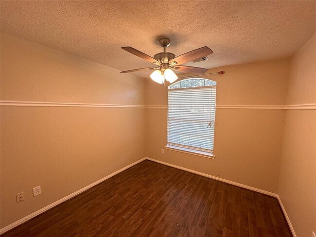 Foto del edificio - 3734 Paigewood Dr