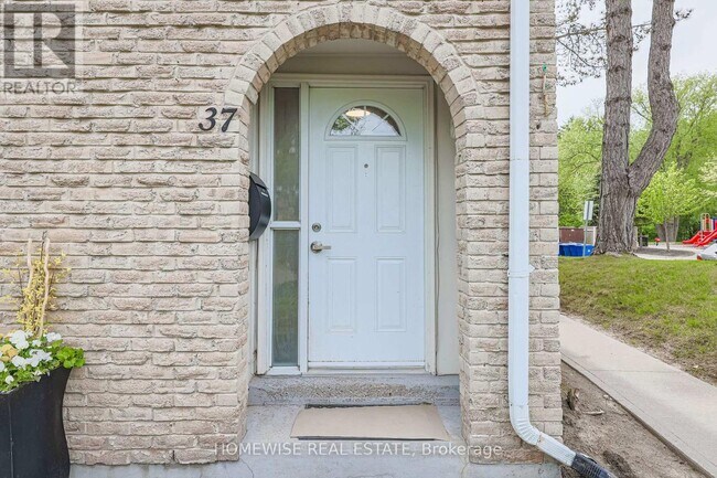 Photo du bâtiment - 560-560 Waverly St N