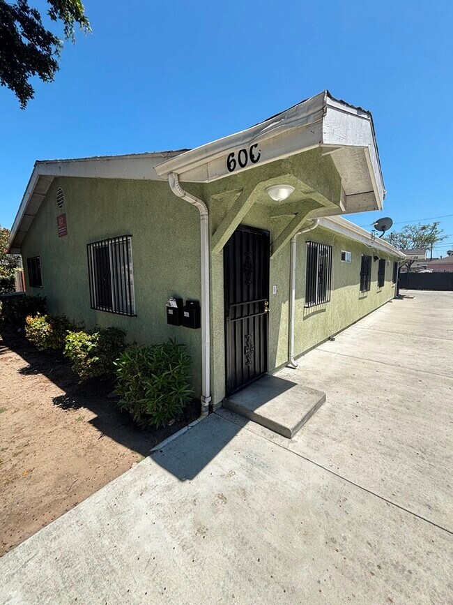Foto del edificio - 606 E 99th St